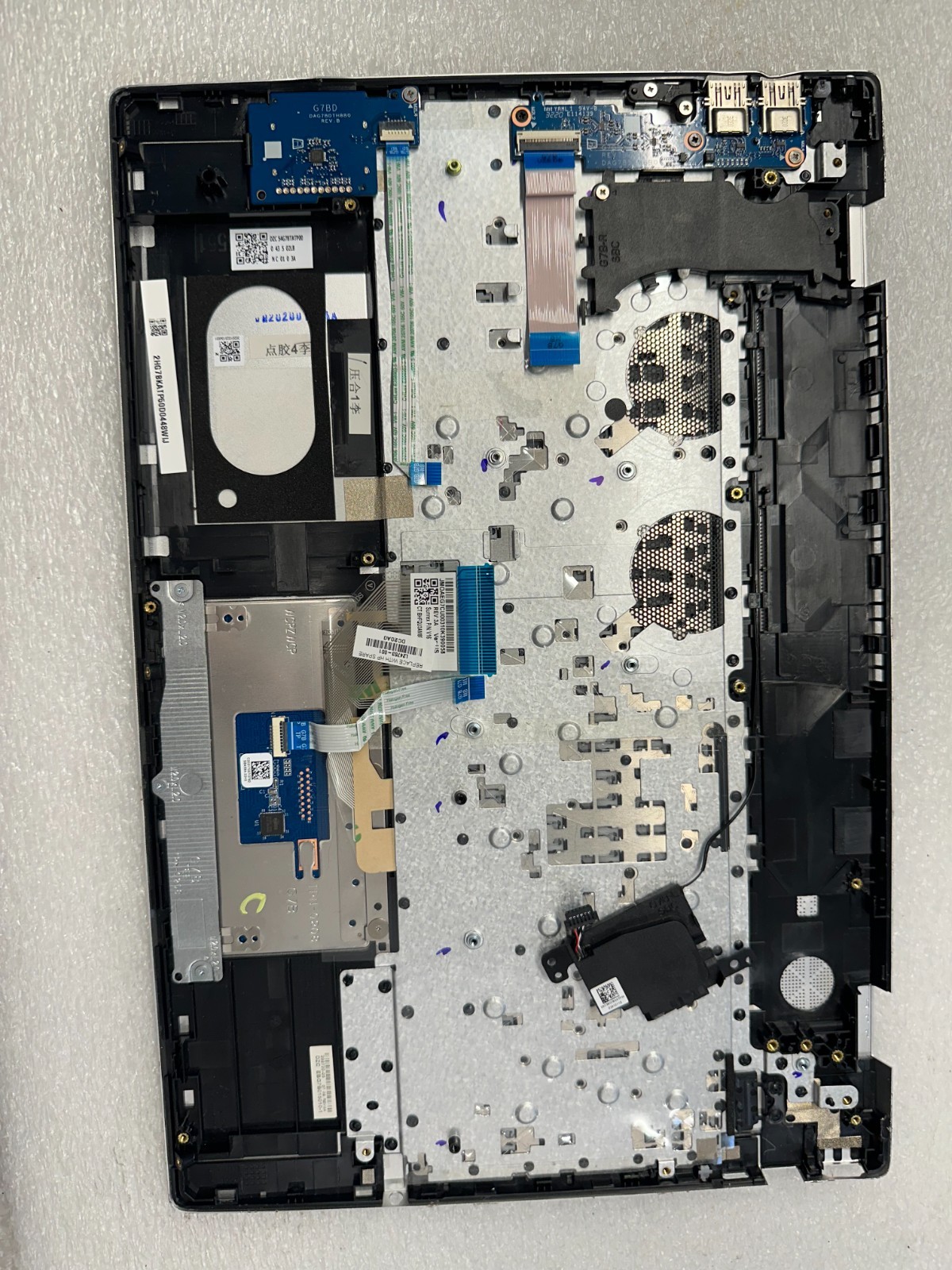 HP Pavilion 15-CS 15.6" Palmrest Touchpad Backlit Keyboard EBG7B015010 Silver Palmrest Keyboard Assembly product photo 2