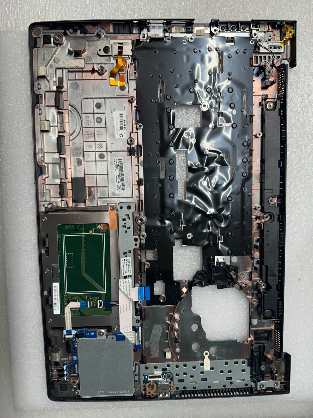 HP Zbook 15u G5 palmrest touch pad L17964-001 Palmrest Assembly product photo 2