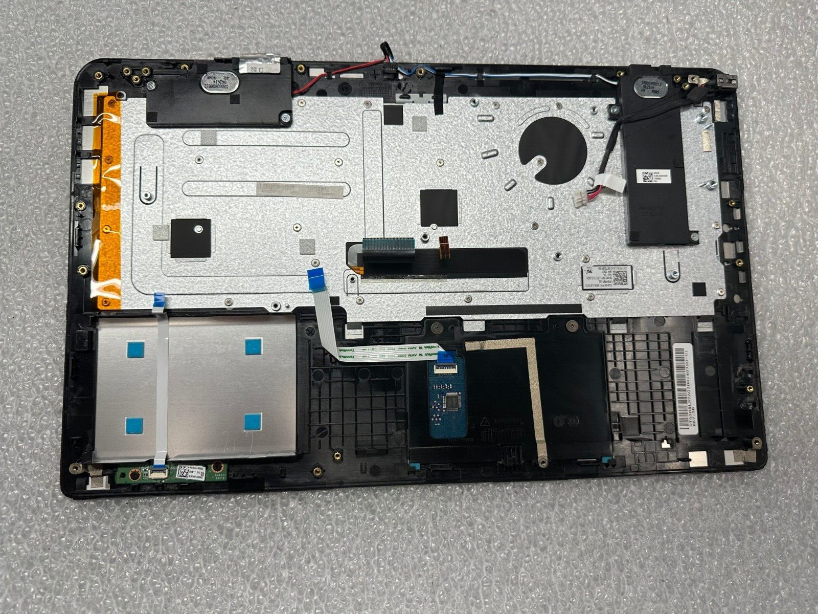 Toshiba P55W-B Series Top Case Palmrest Assembly A000298140 product photo 2