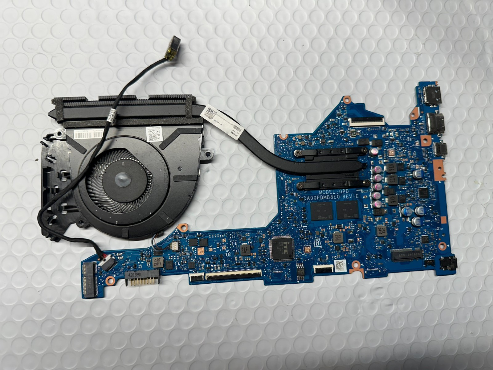 HP 15-fc0025dx AMD Ryzen 5 7520u Radeon Motherboard N36054-601 Processor product photo 1