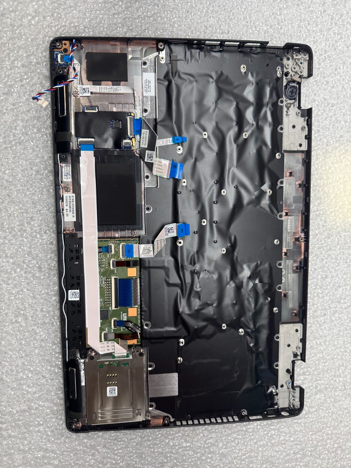 Dell Latitude 3500 palmrest touch pad keyboard A18995 Palmrest Keyboard Assembly product photo 2