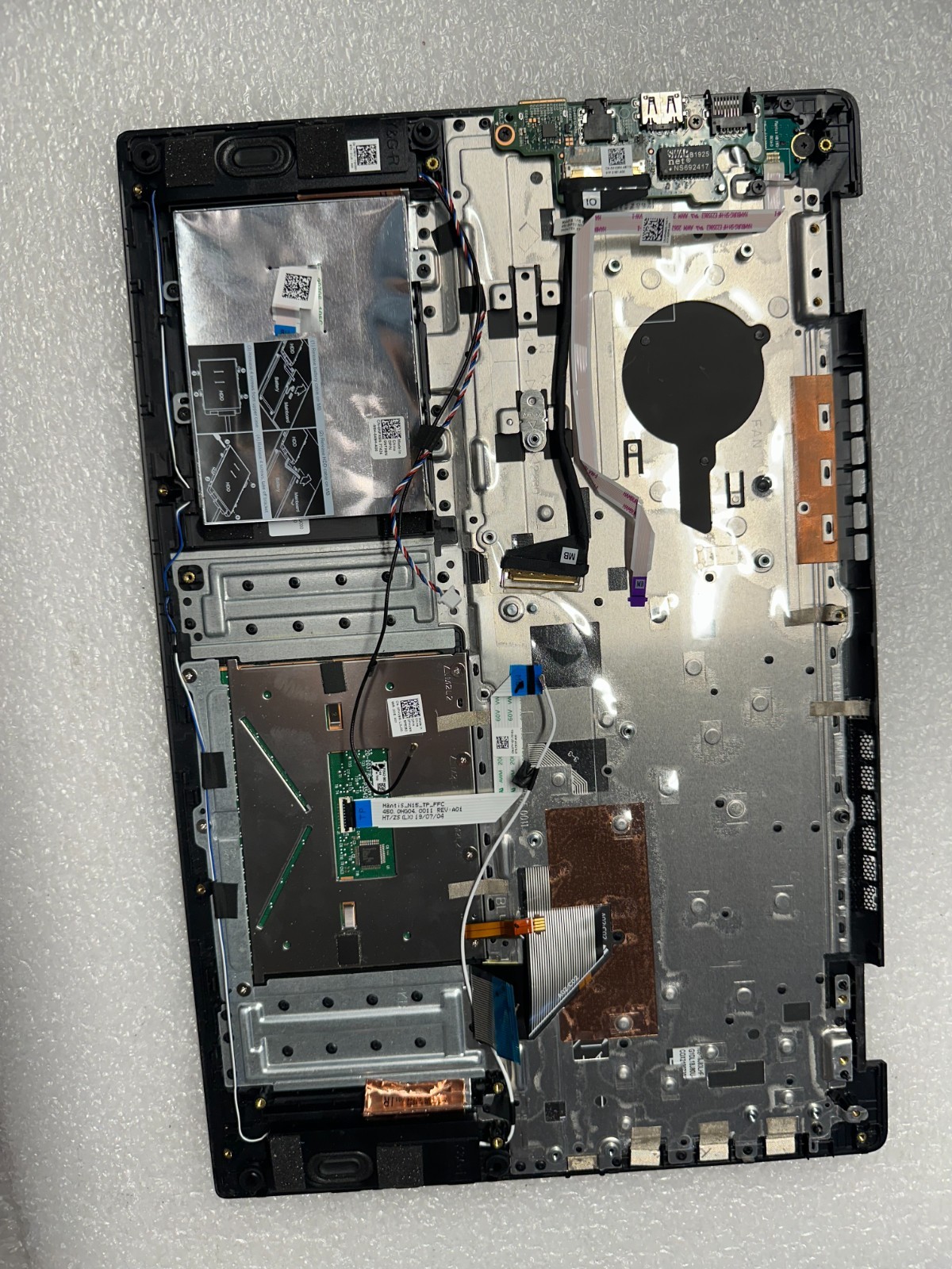 Dell Vostro 5590 palmrest touch pad keyboard XNR1R Palmrest Keyboard Assembly product photo 2