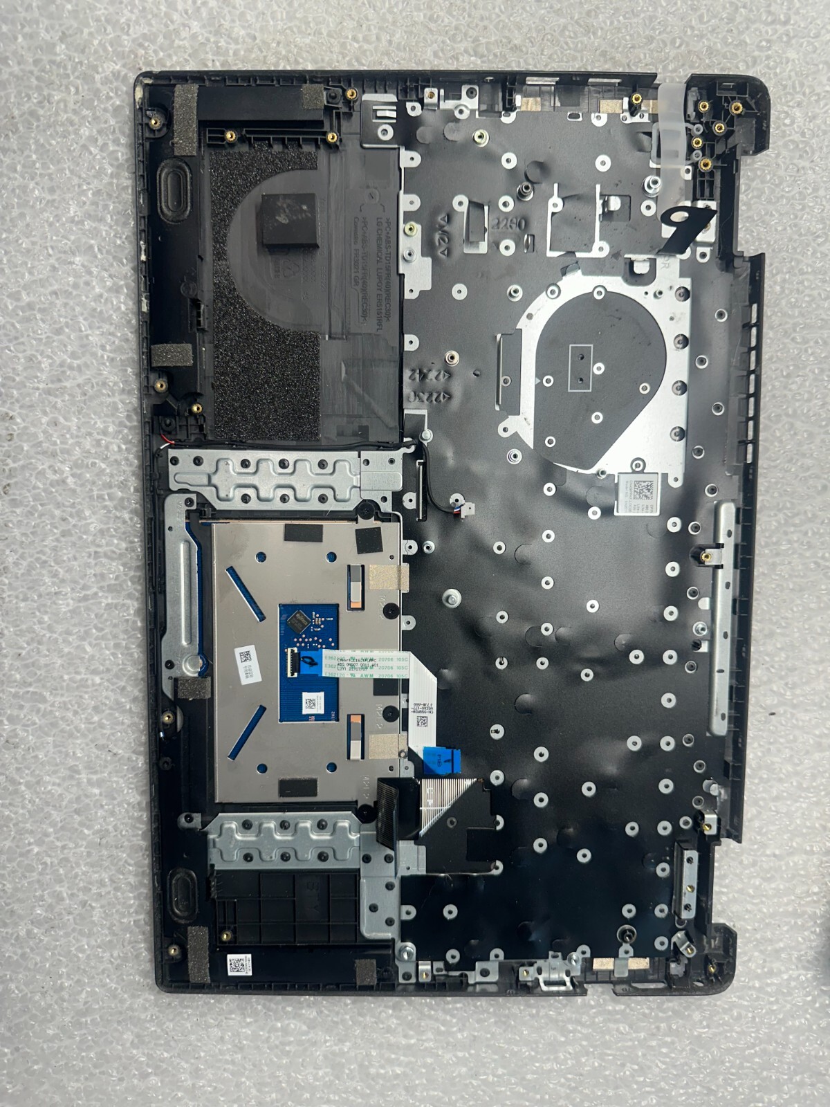 Dell Latitude 3520 palmrest touch pad non-backlit keyobard Palmrest Assembly product photo 2