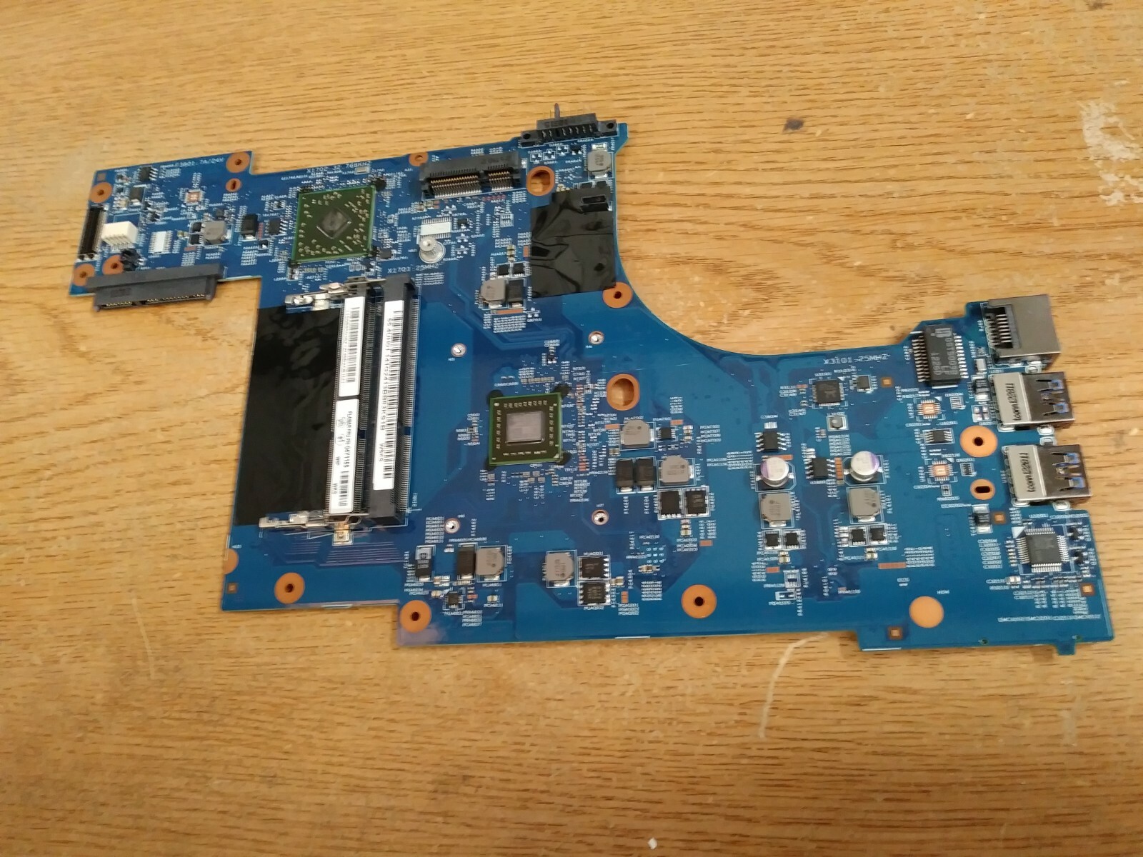 Lenovo ThinkPad Edge E335 Motherboard System Board 04Y1156 8-34 04Y1310 product photo 1