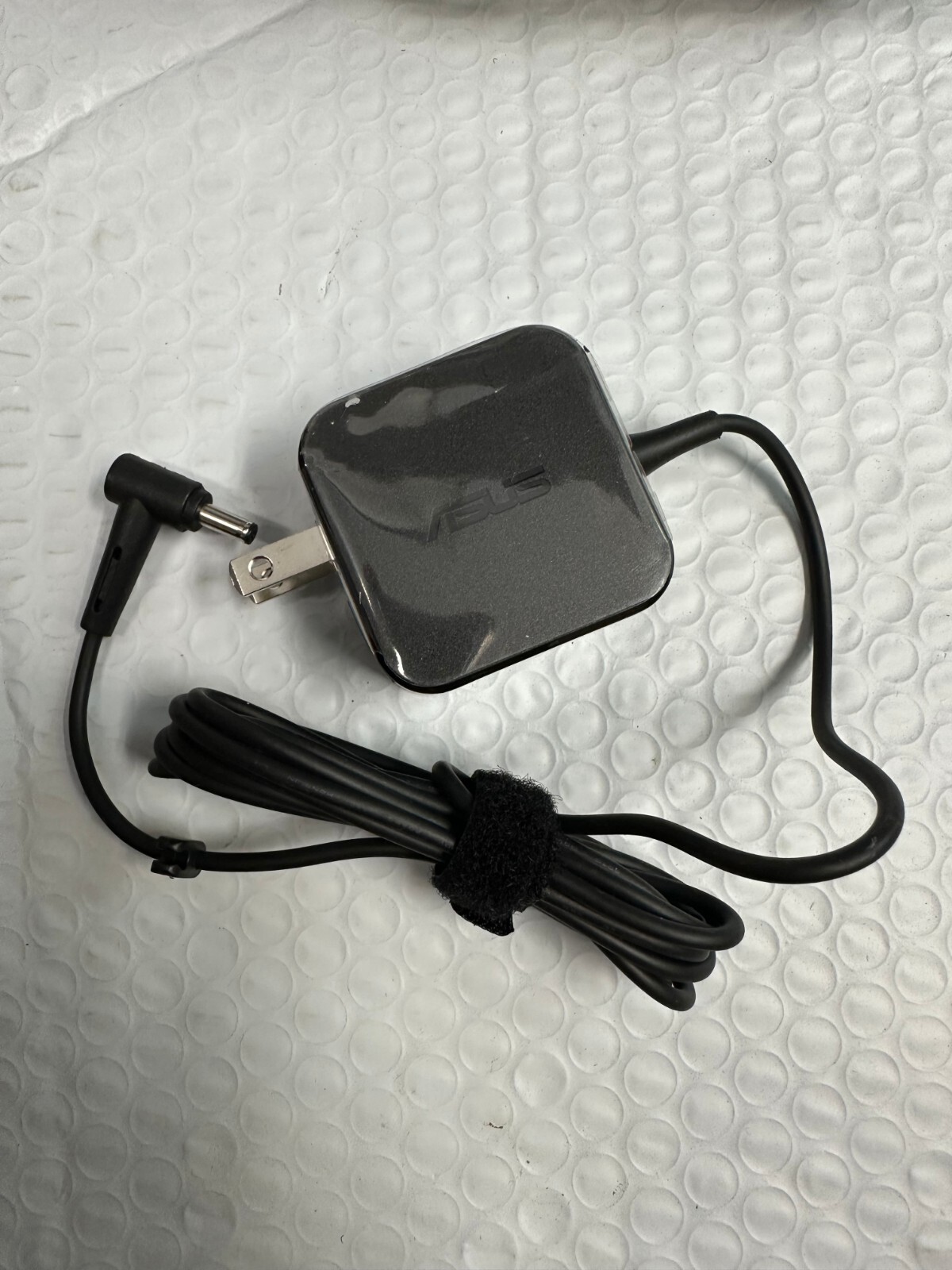 Asus ADP-33AW Ac Laptop Charger Adapter Power Supply 19V 1.75A Power Supply or AC Adapter product photo 1
