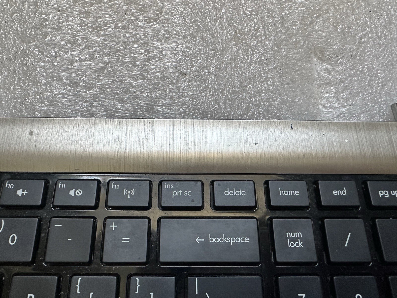 HP Pavilion Dv6 Touchpad Silver Palmrest 650802-001 Keyboard 640436-001, *READ* Palmrest Keyboard Assembly product photo 3