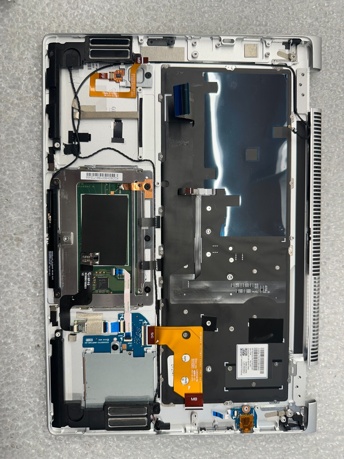 HP Elitebook 1030 g2 palmrest touch pad backlit keyboard top cover Palmrest Keyboard Assembly product photo 2