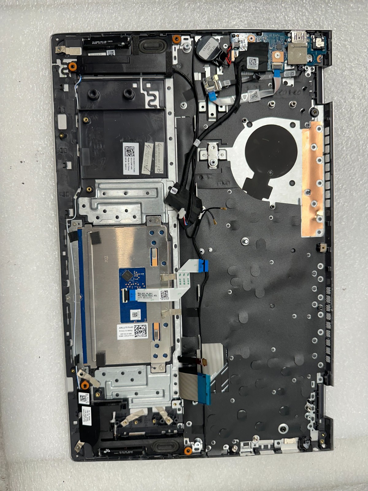Dell Inspiron 5502 palmrest touch pad keyboard 6XCC3 product photo 2