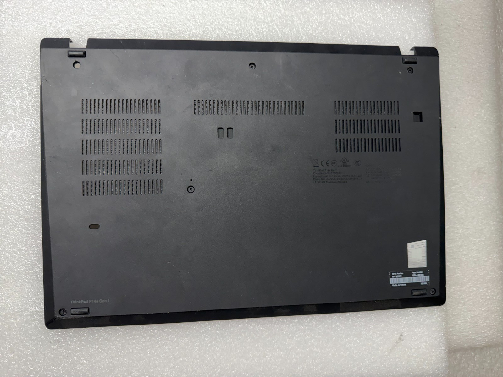 Lenovo Thinkpad P14s Gen 1 bottom base case cover enclosure 5CB1P35215 product photo 1