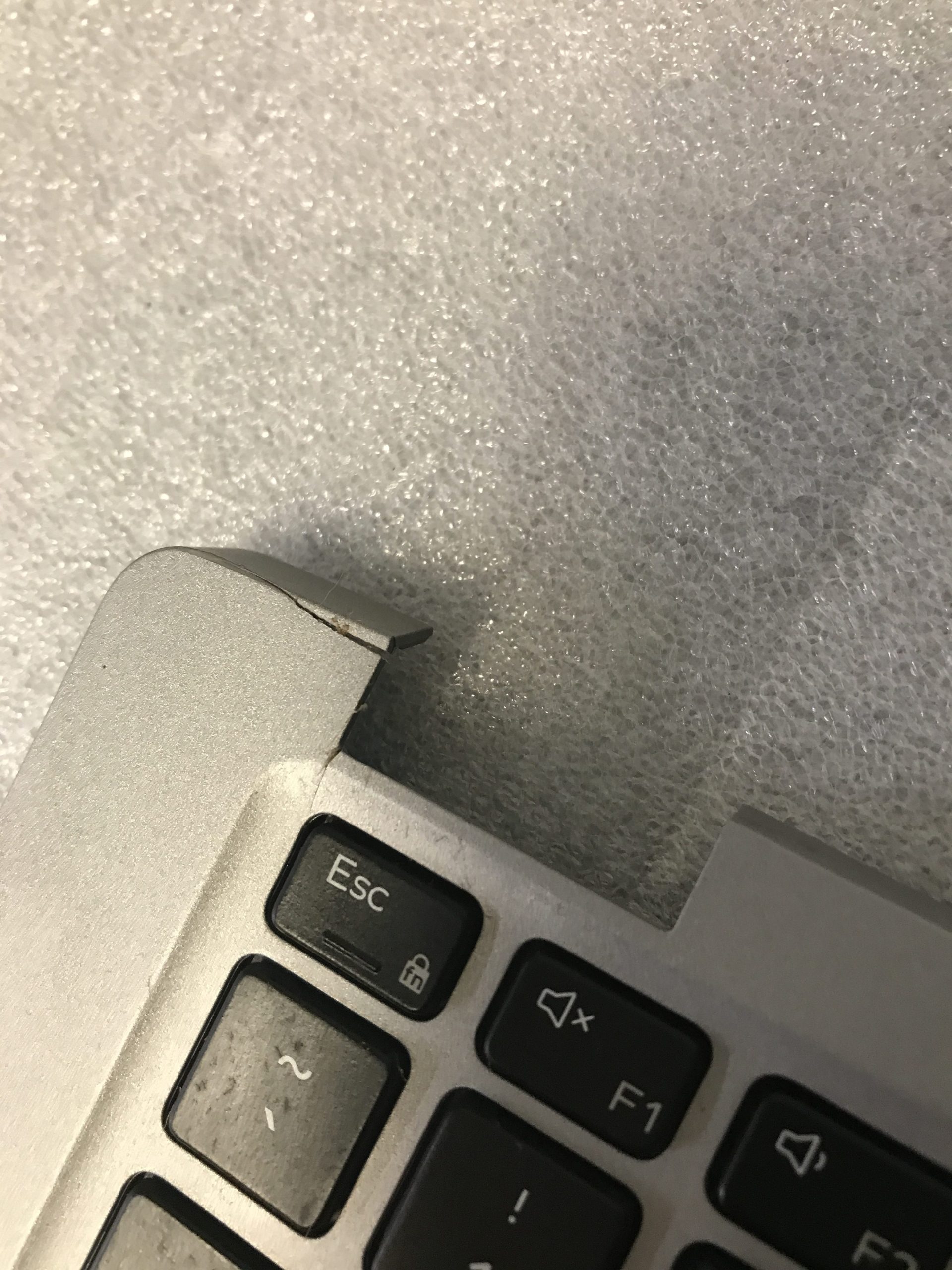 Dell Latitude 5410 palmrest touch pad A19995 READ product photo 4