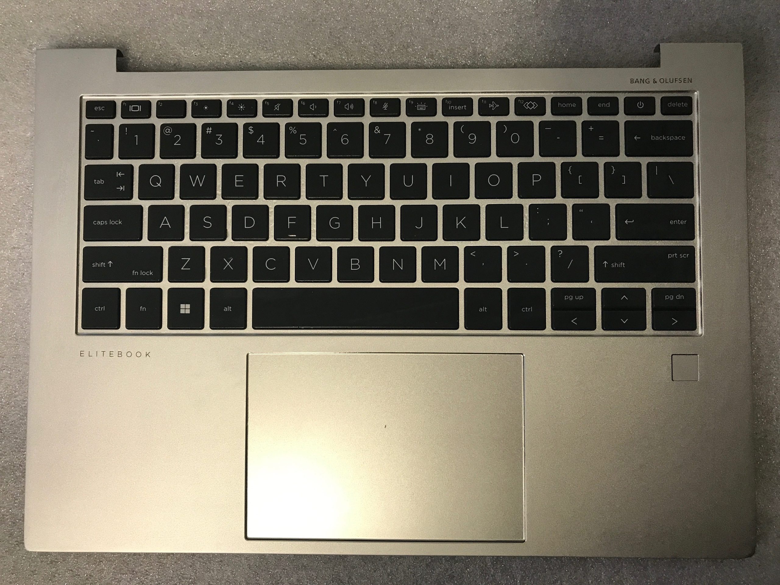 HP EliteBook 840 G9 palmrest touch pad keyboard product photo 1
