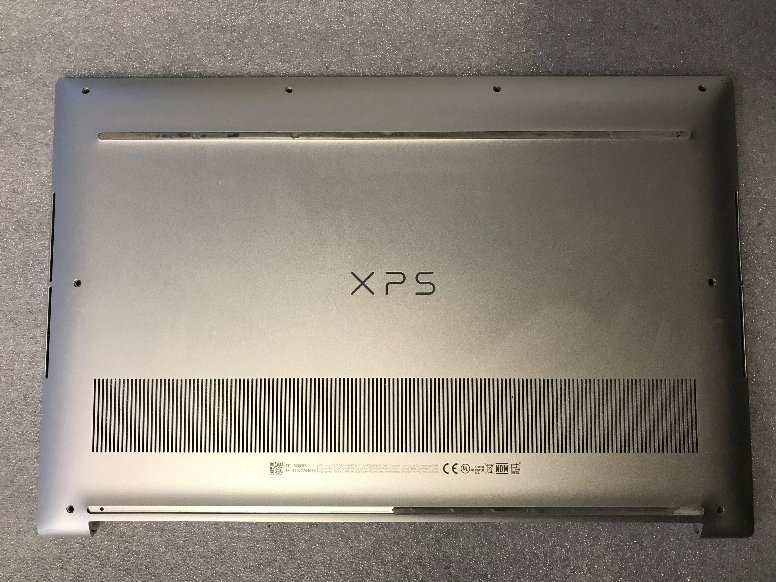 Dell Xps 15 9500 bottom base case cover enclosure DWT74 product photo 1