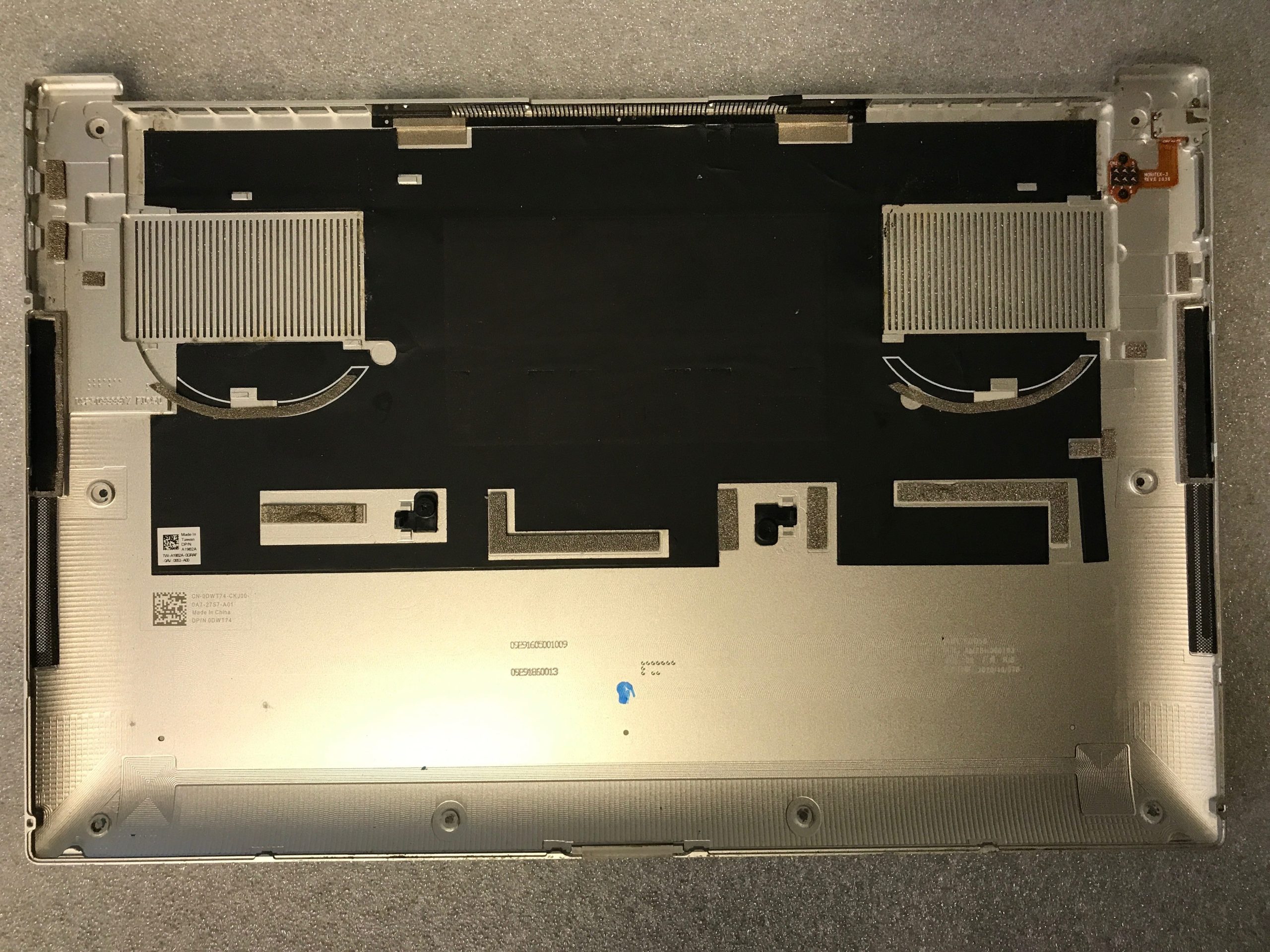 Dell Xps 15 9500 bottom base case cover enclosure DWT74 product photo 2