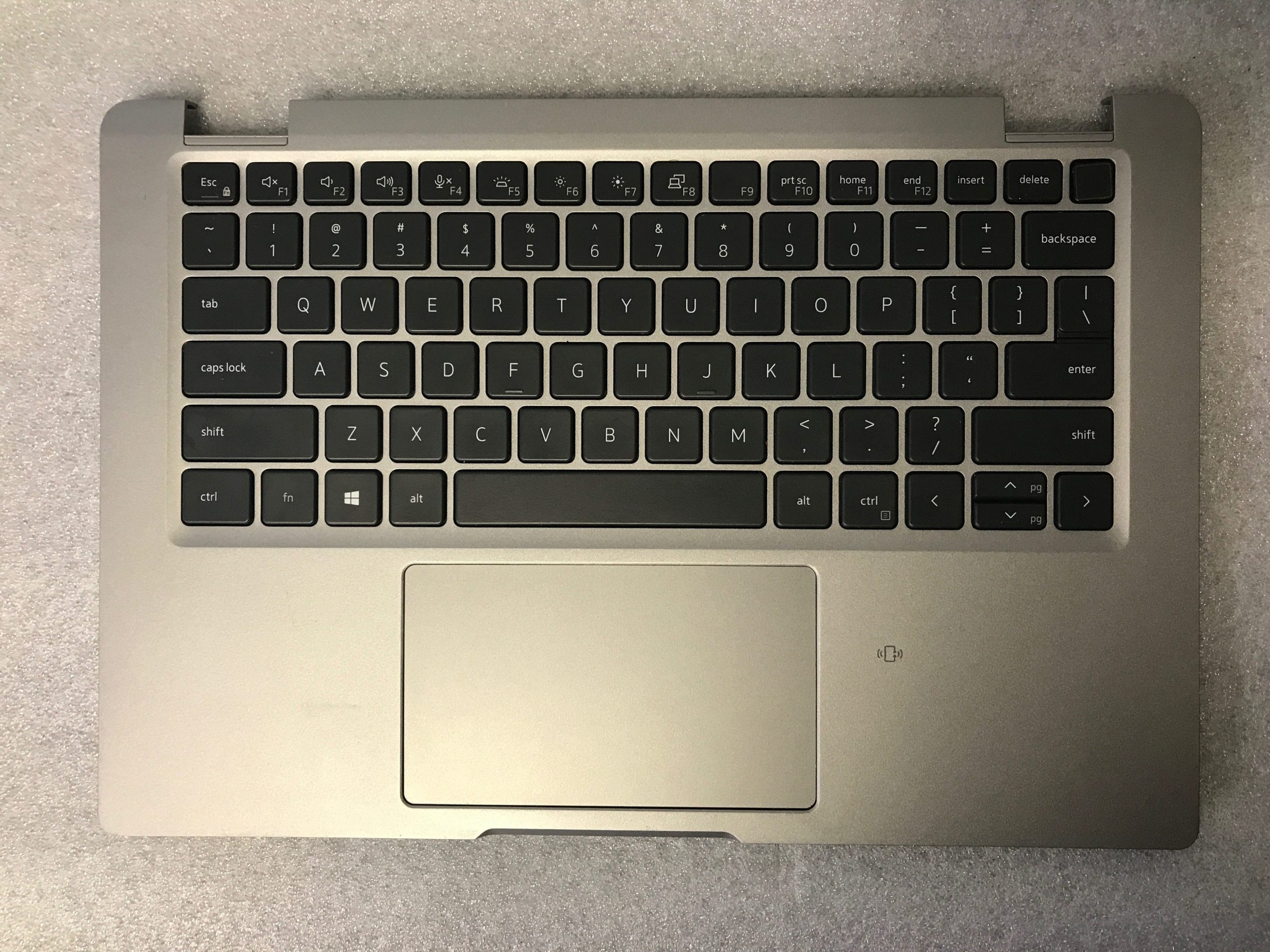 Dell Latitude 5330 palmrest touch pad keyboard 2P08G product photo 1