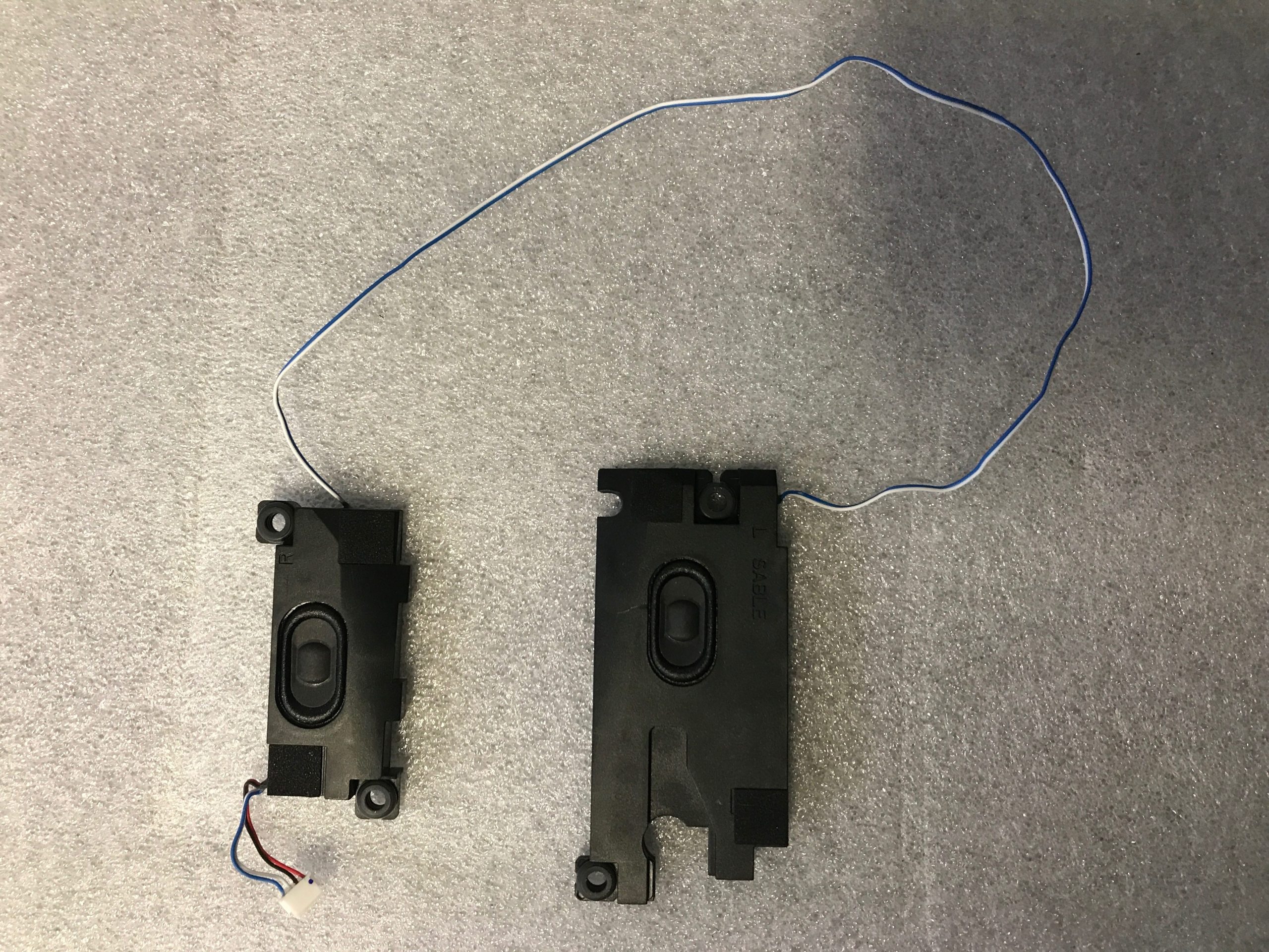 Lenovo ThinkPad T580 Internal Left Right Speakers Assembly 01YR477 product photo 1