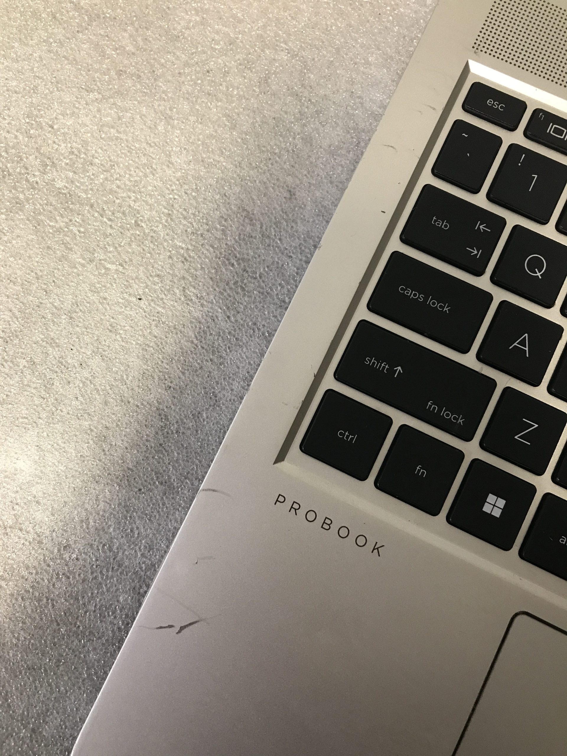 HP ProBook 650 G8 palmrest touch pad keyboard M49545-001 Scratch product photo 3