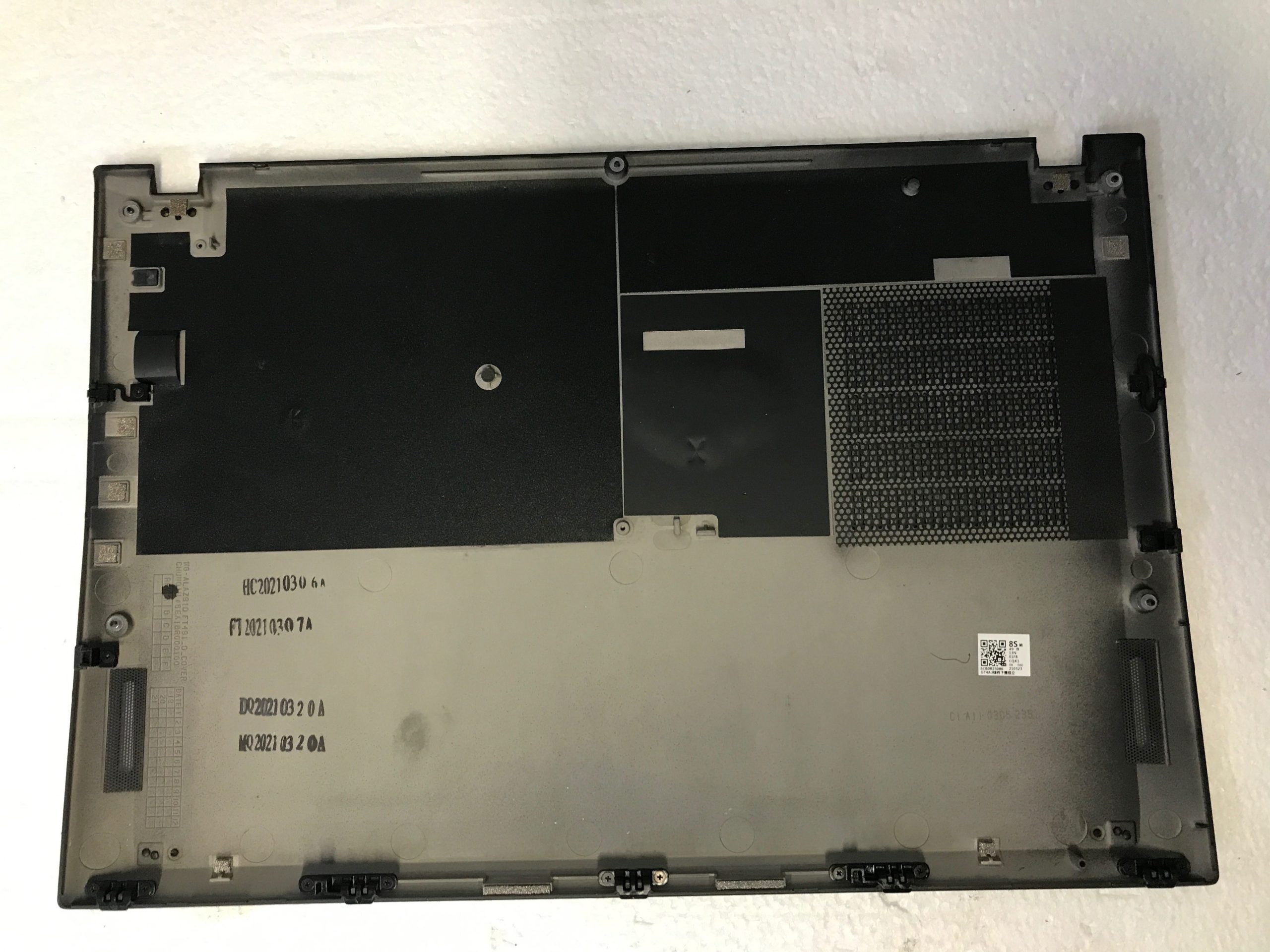 Lenovo ThinkPad T14s bottom base case cover enclosure 5CB0S95447 product photo 2