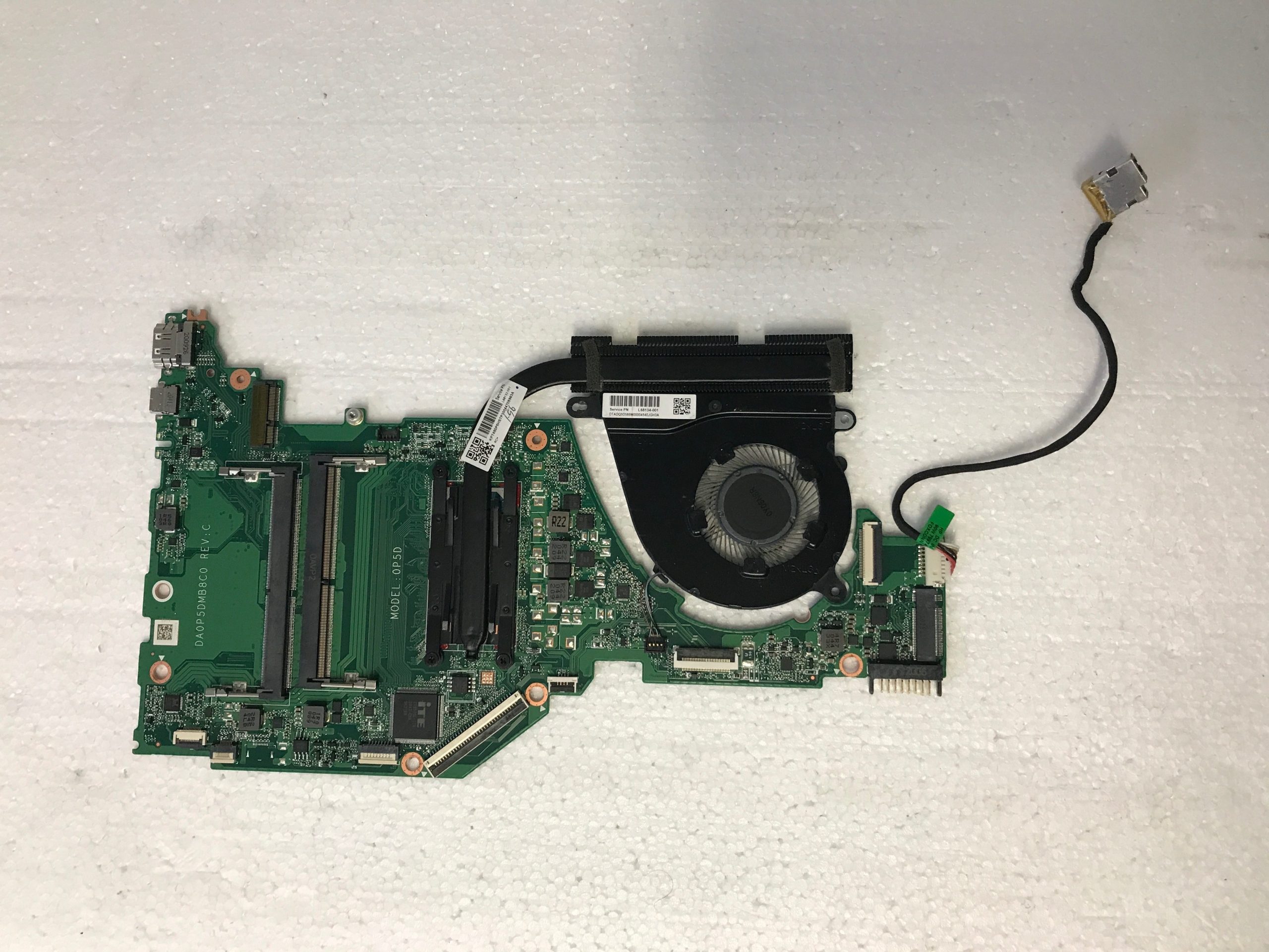 HP Notebook 15-dy1043dx Motherboard i5-1035G1 L71756-001 product photo 1